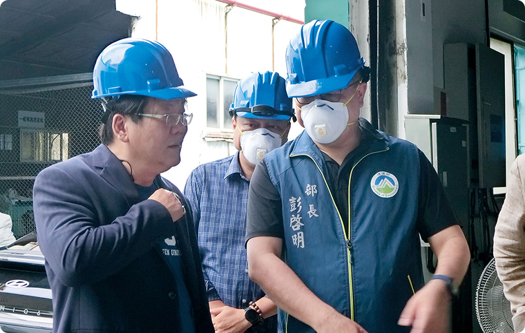 與環境部長共同了解廢光電板回收處理聲量